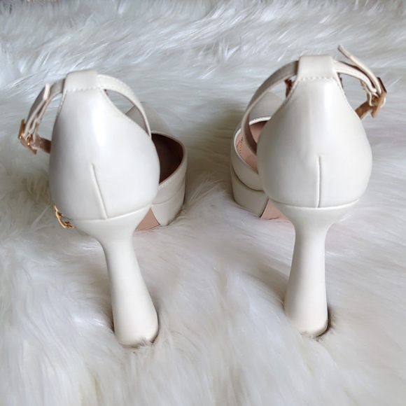 **Worn Once** Shoedazzle Sidney Platform Pump. Birch. Size 9 - Picture 4 of 5